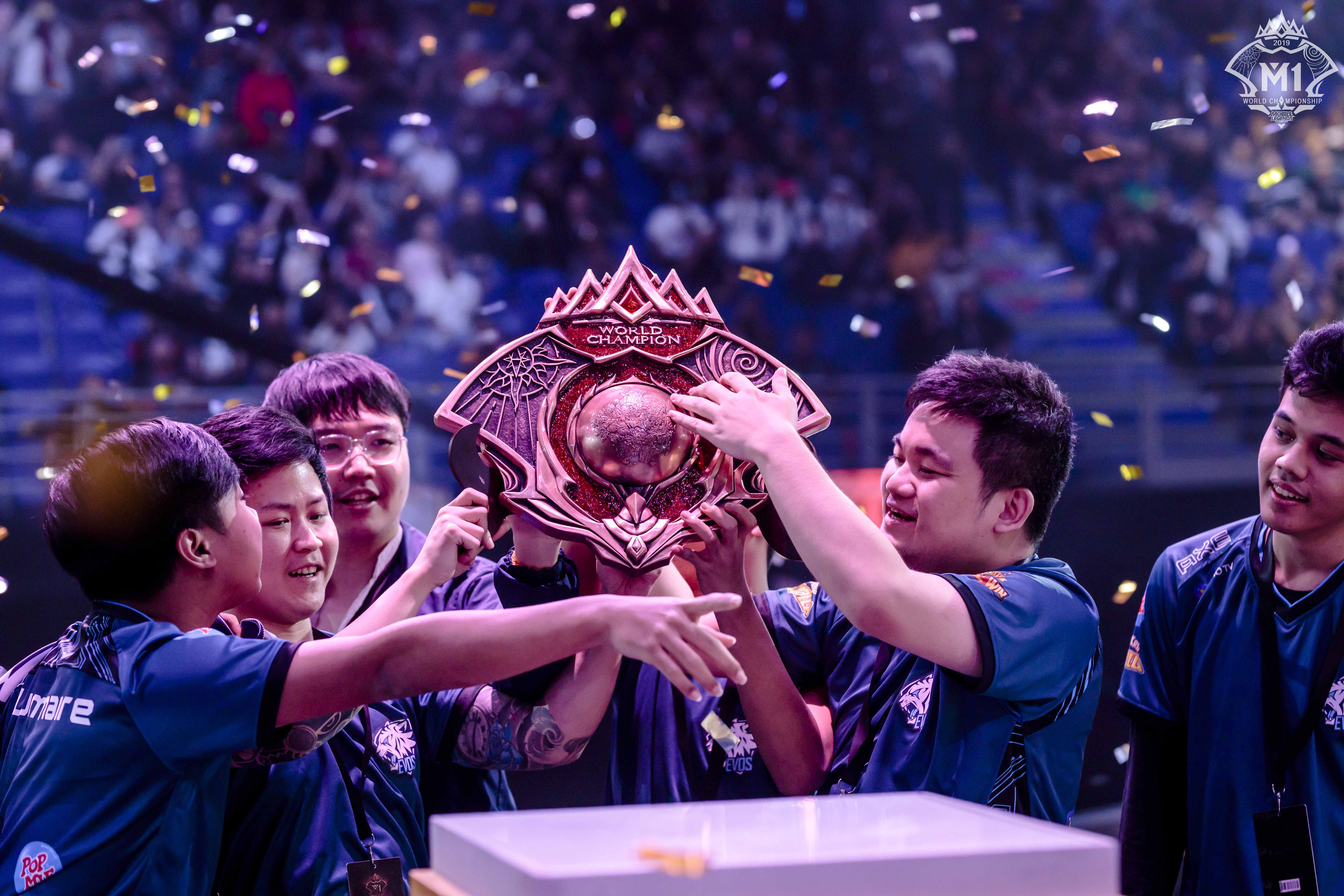 球队在全球篮球赛上战胜强大对手赢得冠军 球队在全球篮球赛上战胜强大对手赢得冠军