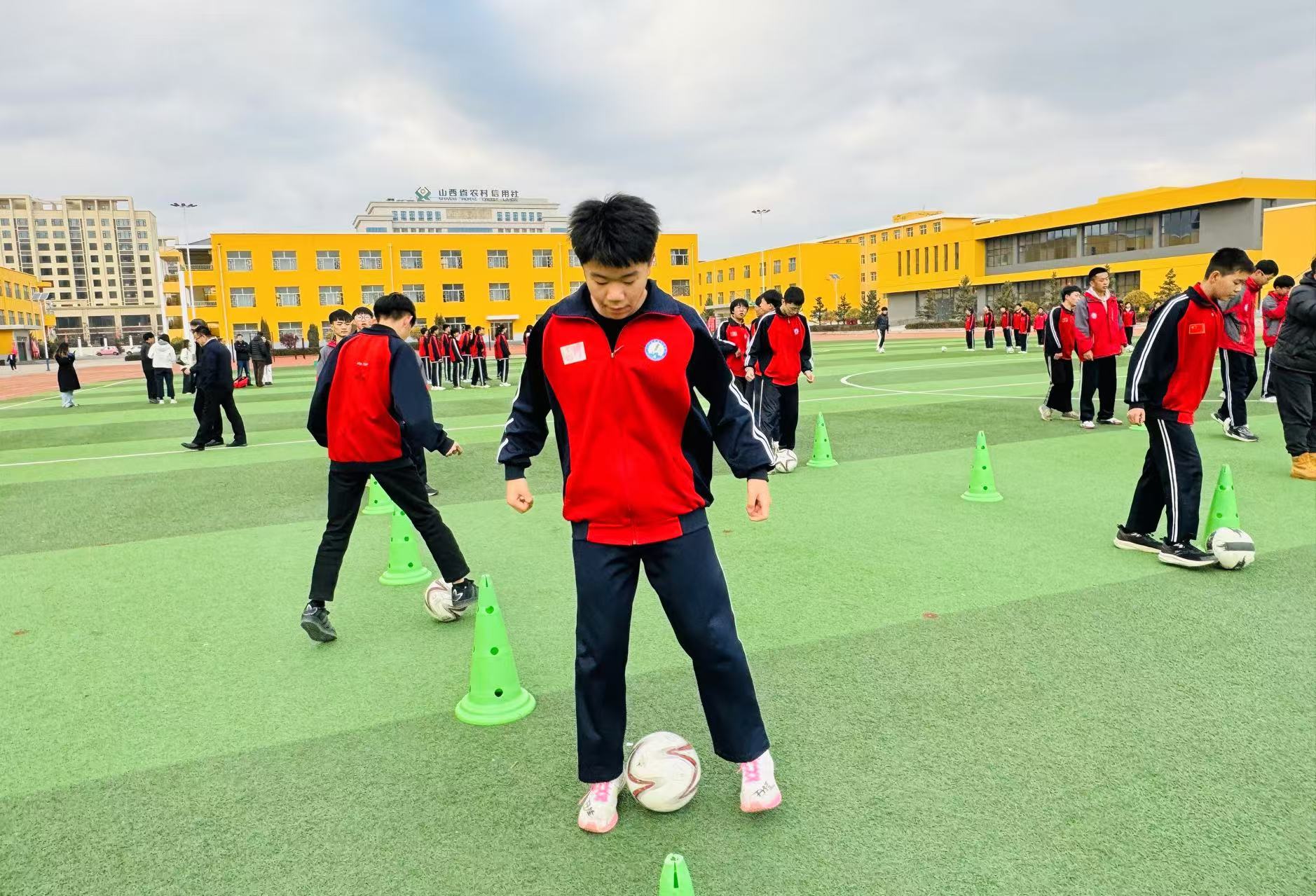 爱游戏-心怀必胜信念，追逐梦想的足球之旅