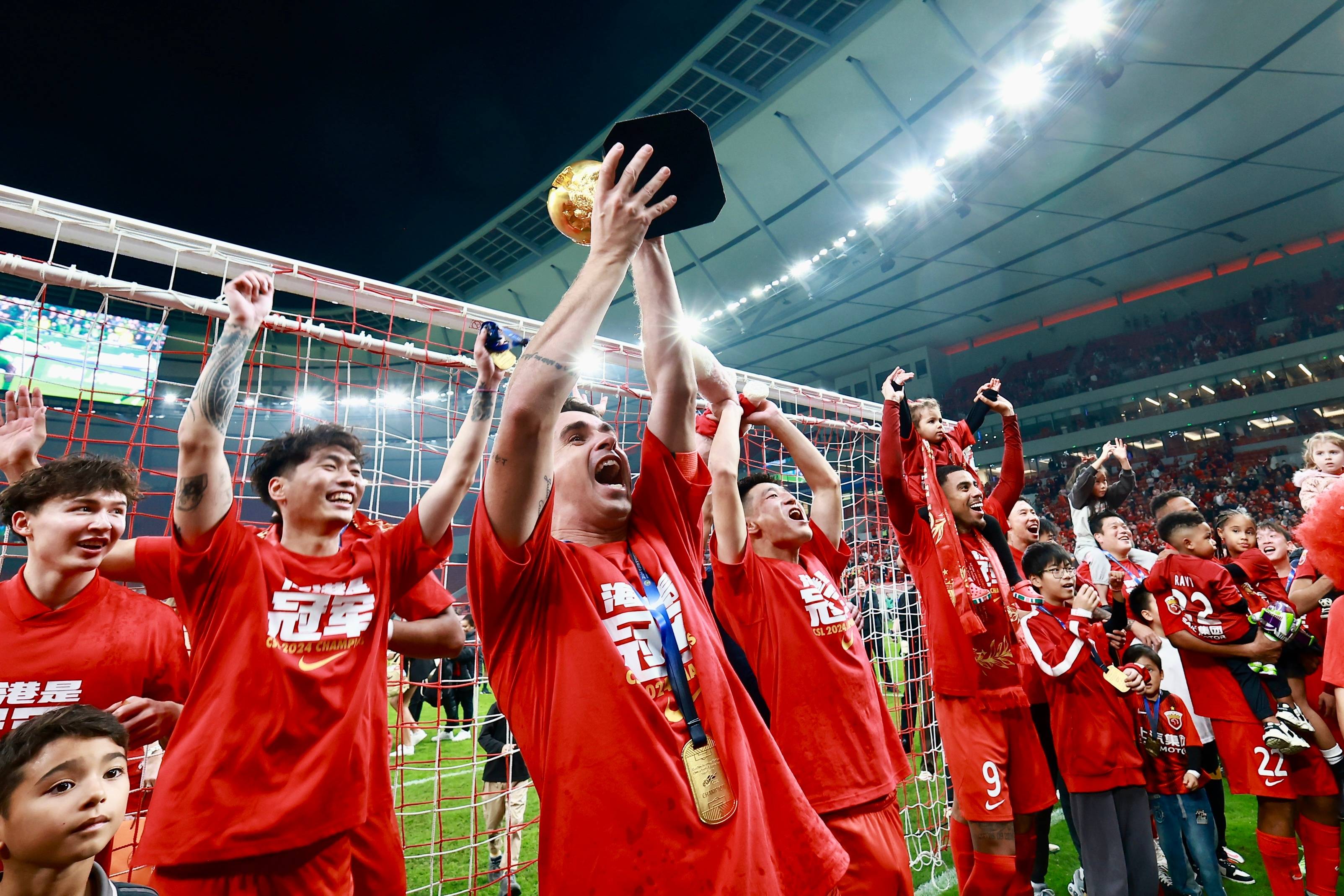 关于欧洲新秀球员获得南美当地球迷热情追捧的信息 关于欧洲新秀球员获得南美当地球迷热情追捧的信息