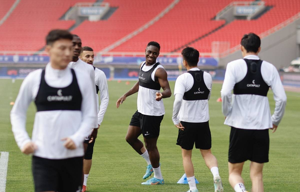 爱游戏中国官网-媒体曝光中超比赛队员训练日常