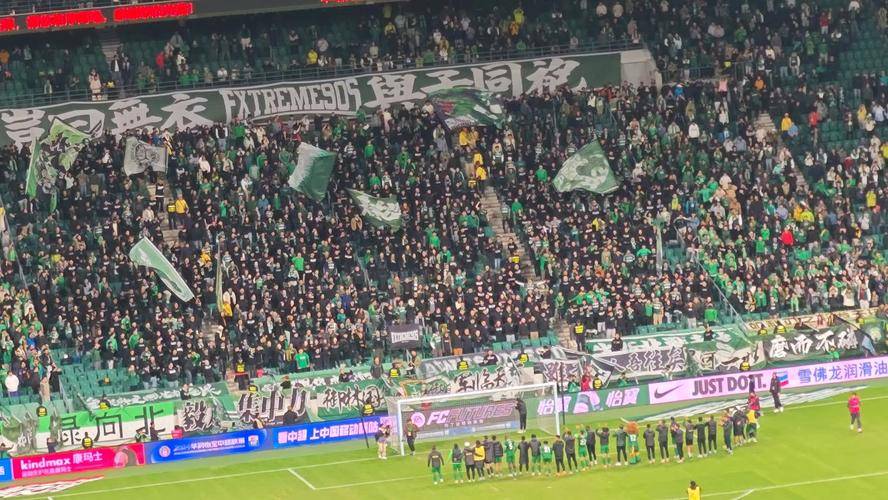 关于中超比赛球迷购买门票现场挤压现象严重的信息 关于中超比赛球迷购买门票现场挤压现象严重的信息