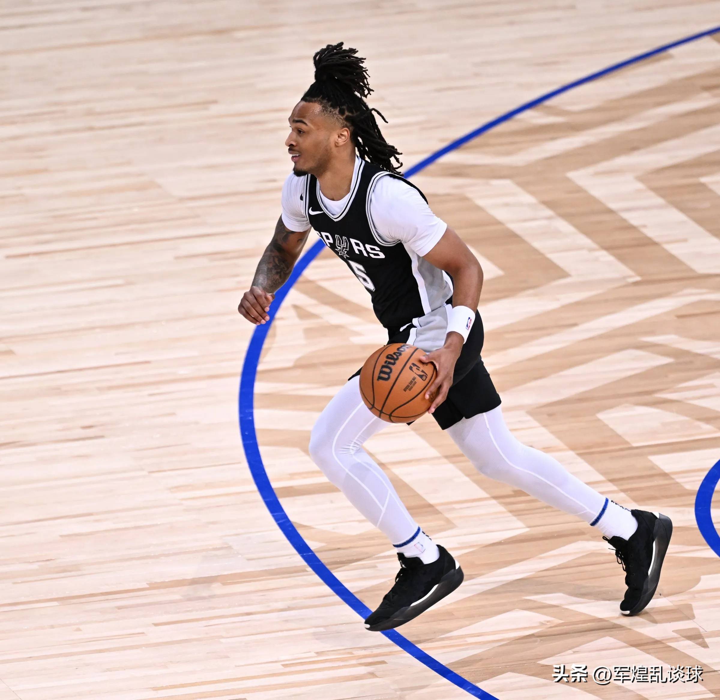 爱游戏登录入口-新秀球员在比赛中展现出潜力