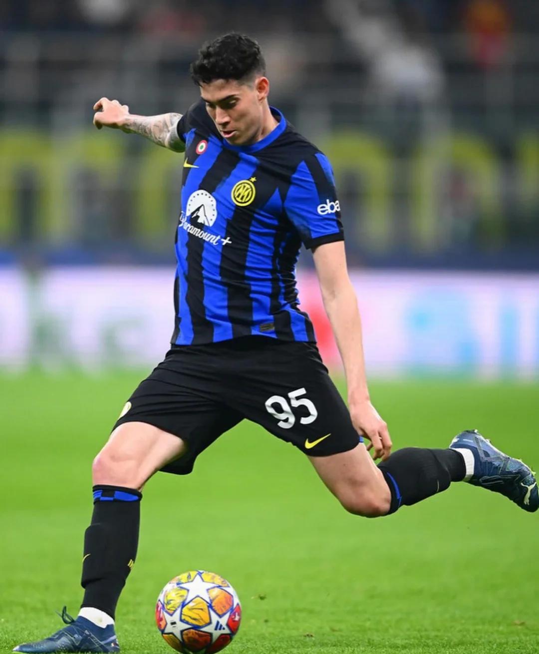 关于新签约后卫首秀表现出色,赢得赞誉的信息 关于新签约后卫首秀表现出色,赢得赞誉的信息