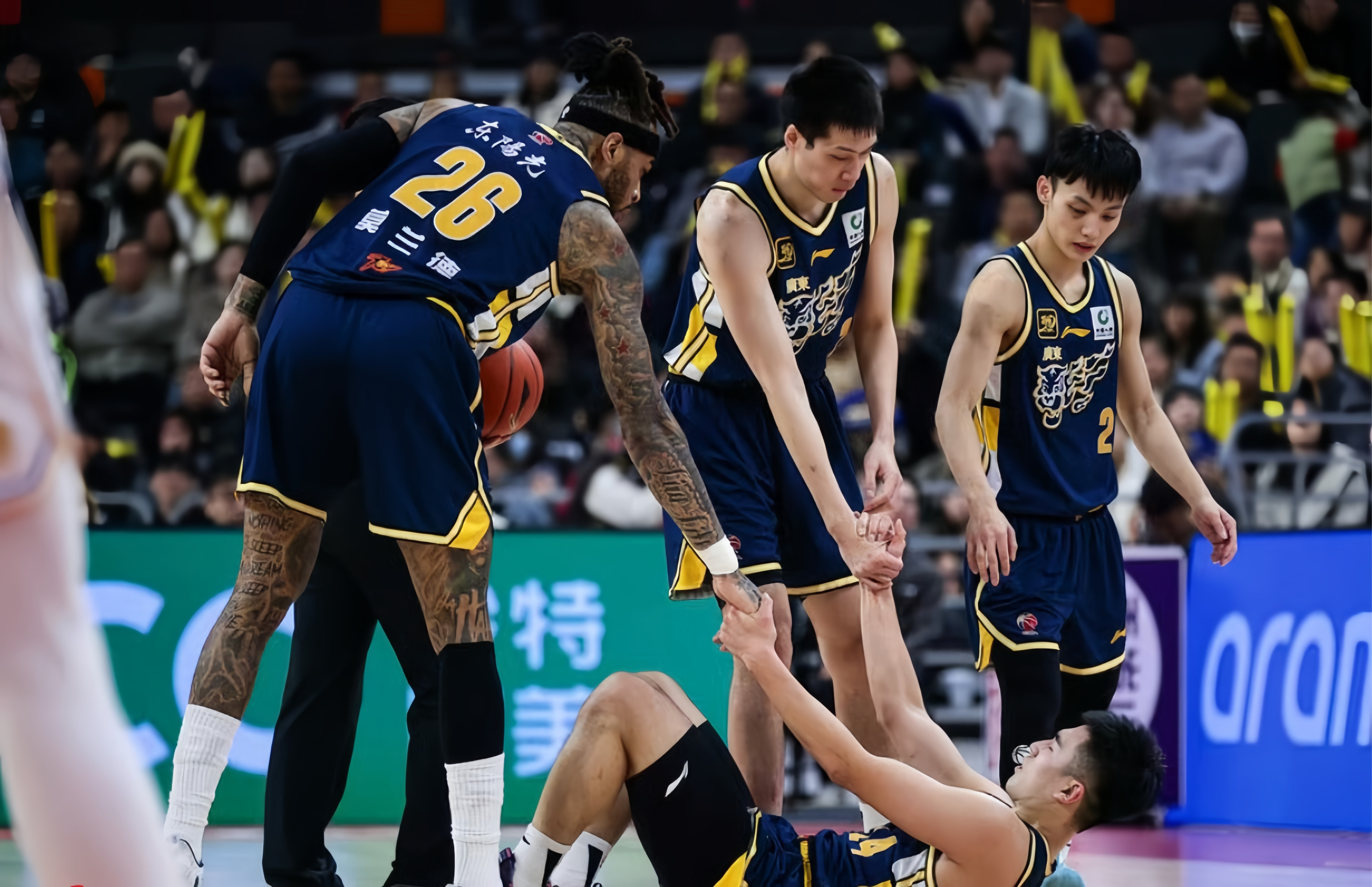 云南男篮向广东宏远队发起挑战