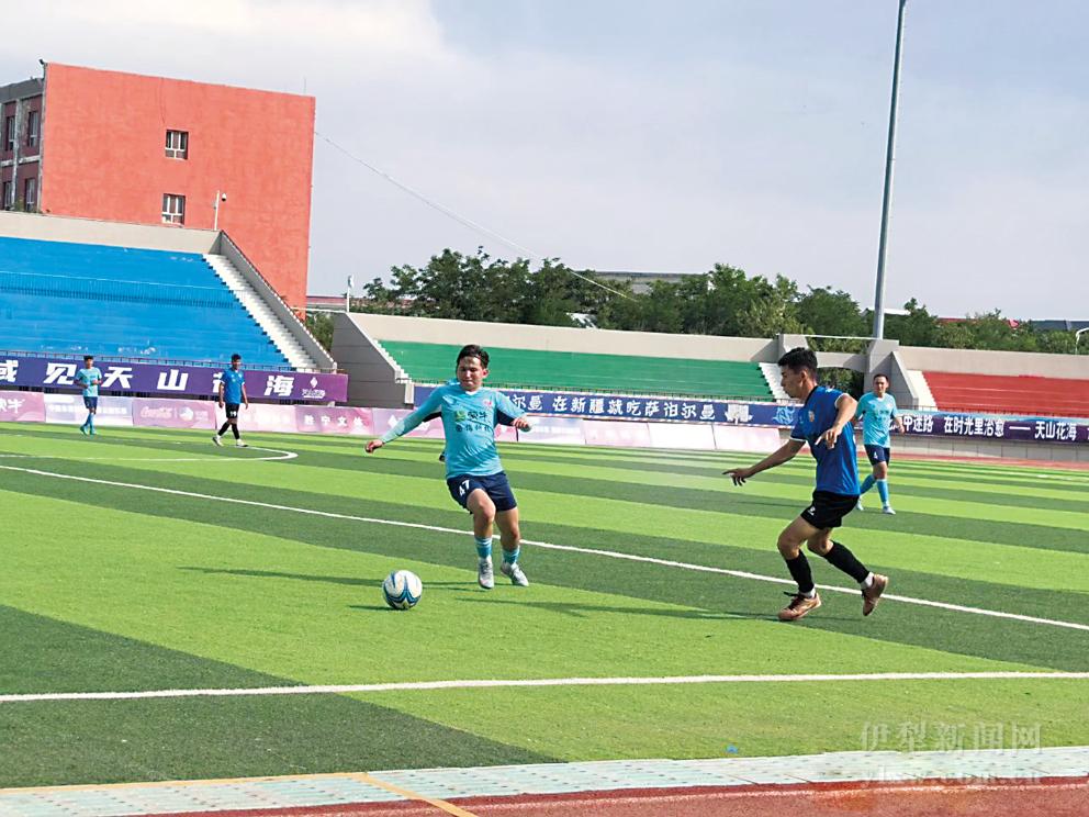 国内足球联赛一场激烈角逐引发现场观众热血 国内足球联赛一场激烈角逐引发现场观众热血