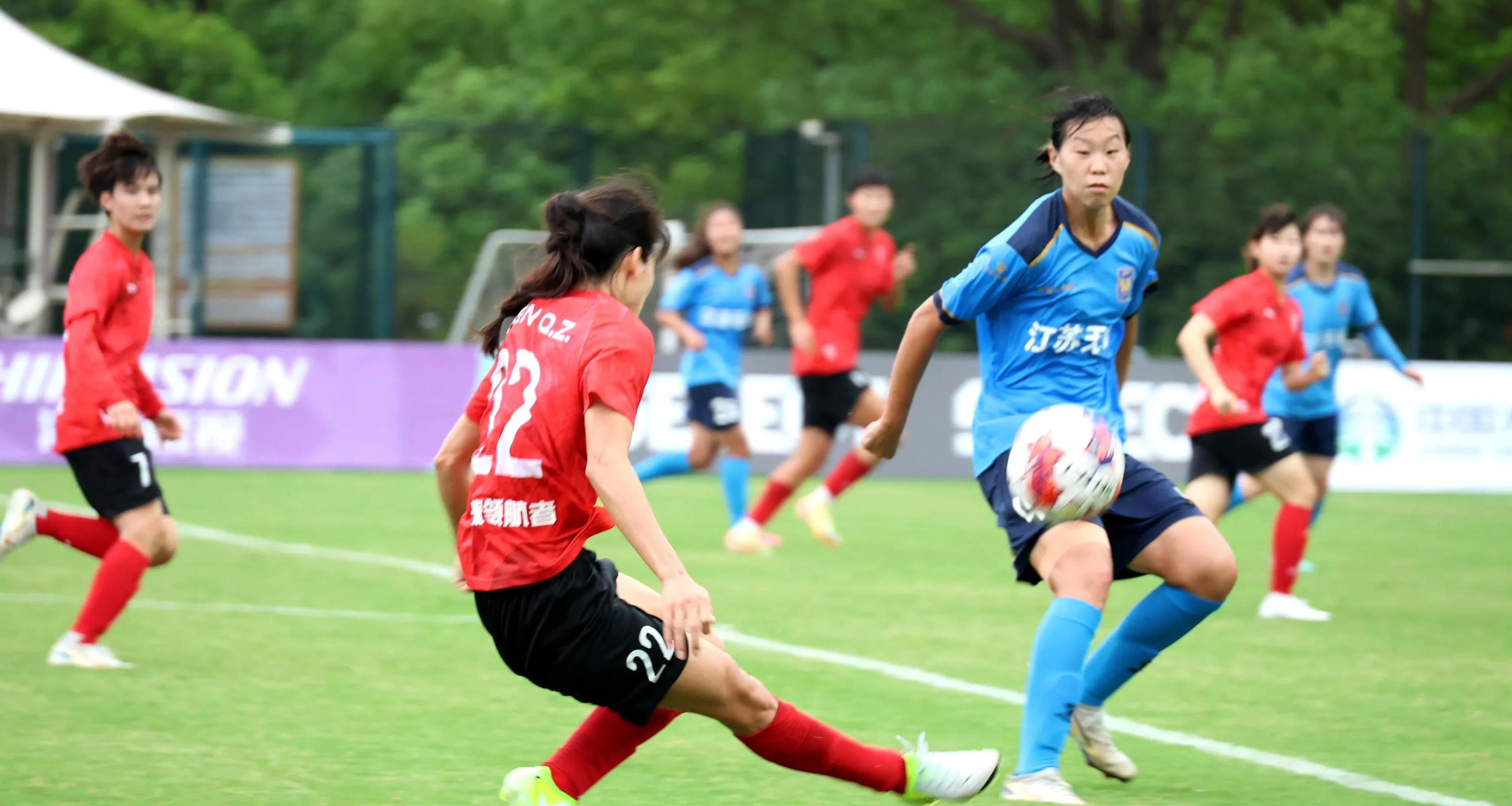 技术过硬:女足运动员表现出色赢得掌声的简单介绍 技术过硬:女足运动员表现出色赢得掌声的简单介绍