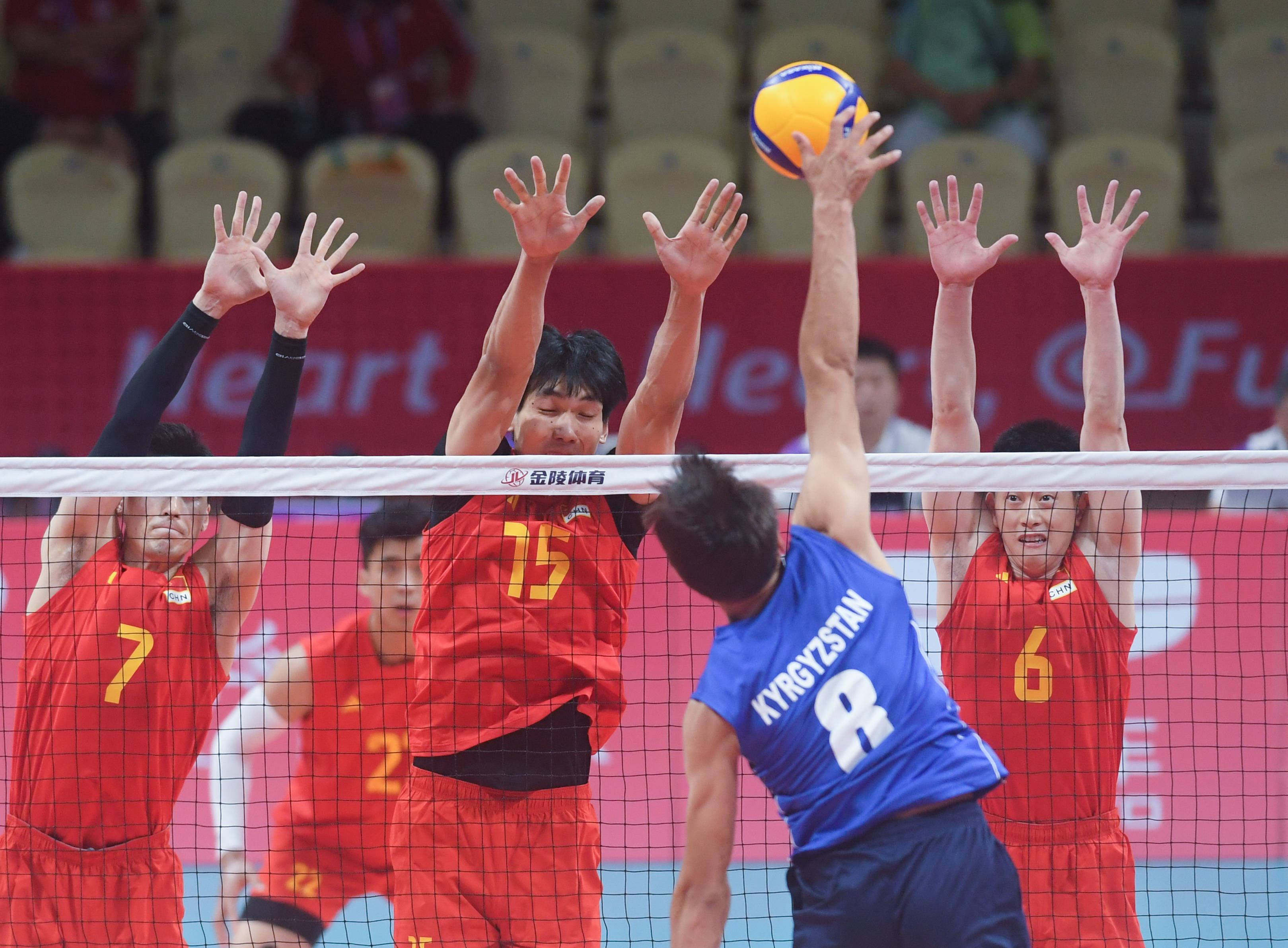 爱游戏网页版-杭州队在比赛中展现出色，获得榜首