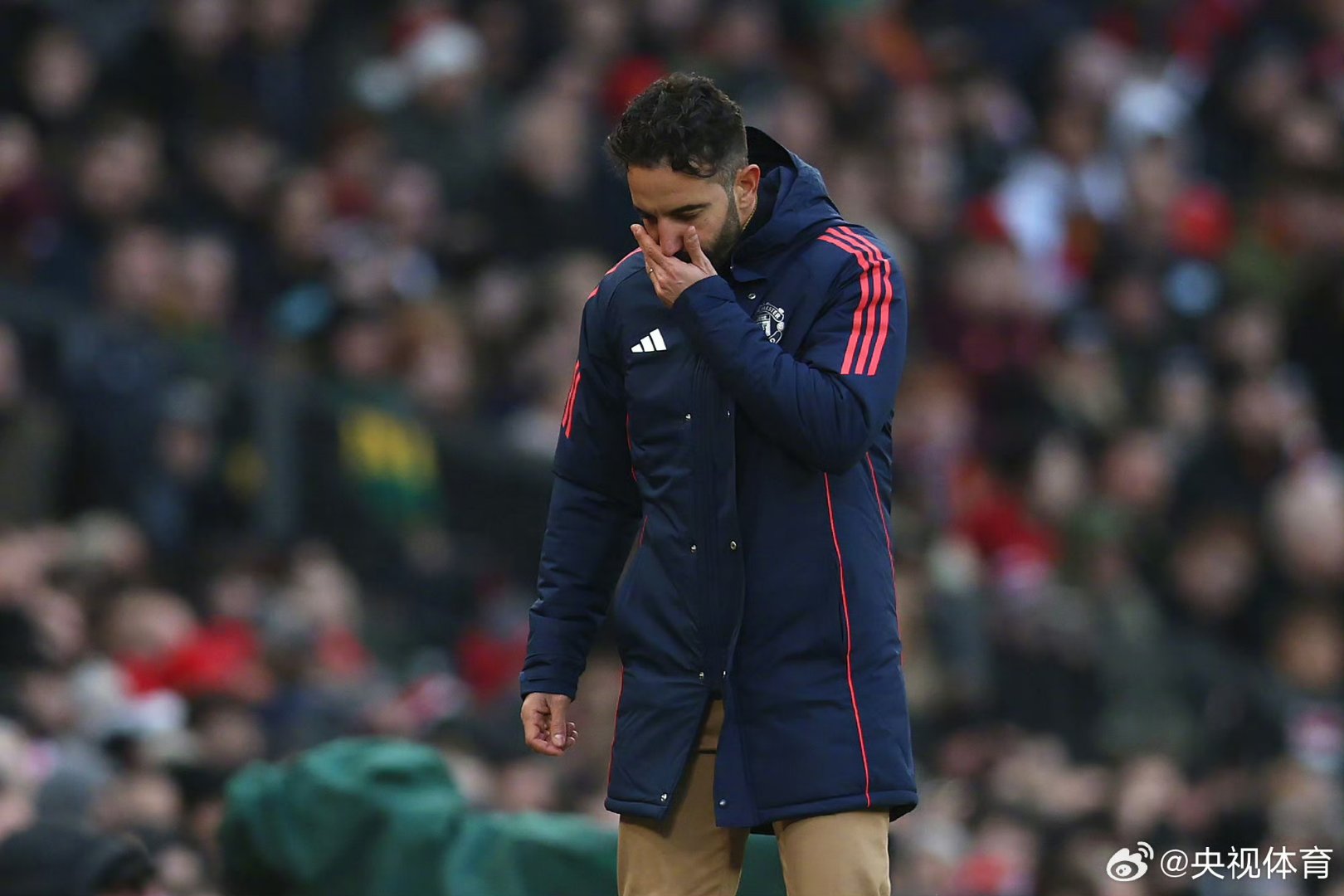 爱游戏官网网页版入口-关于曼联主场球迷禁赛，遭遇情绪困扰的信息