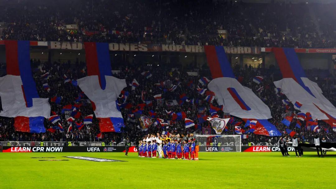 欧洲足球豪门争霸,场上比拼激烈,场面混战 欧洲足球豪门争霸,场上比拼激烈,场面混战