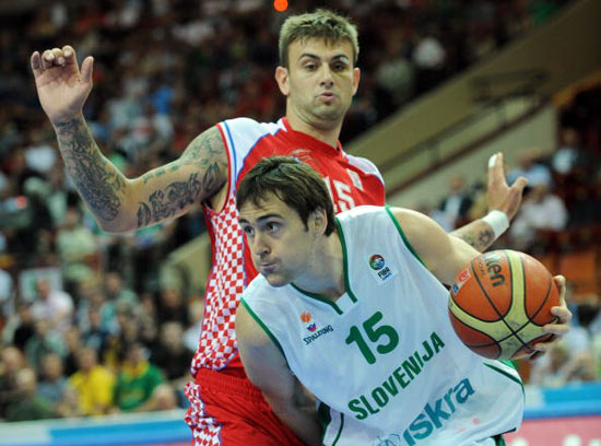 爱游戏中国官网-包含斯洛文尼亚主场不敌克罗地亚，积分继续滑落的词条