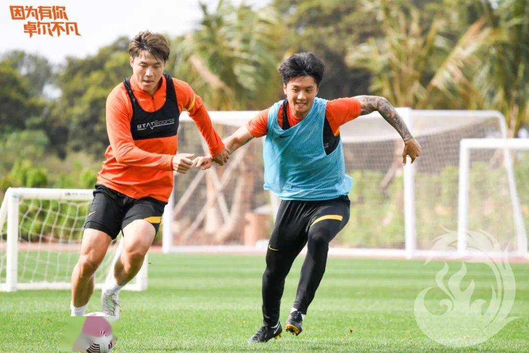 爱游戏官网网页版入口-包含激烈对抗中出现爆发性一幕，场上情绪高涨的词条