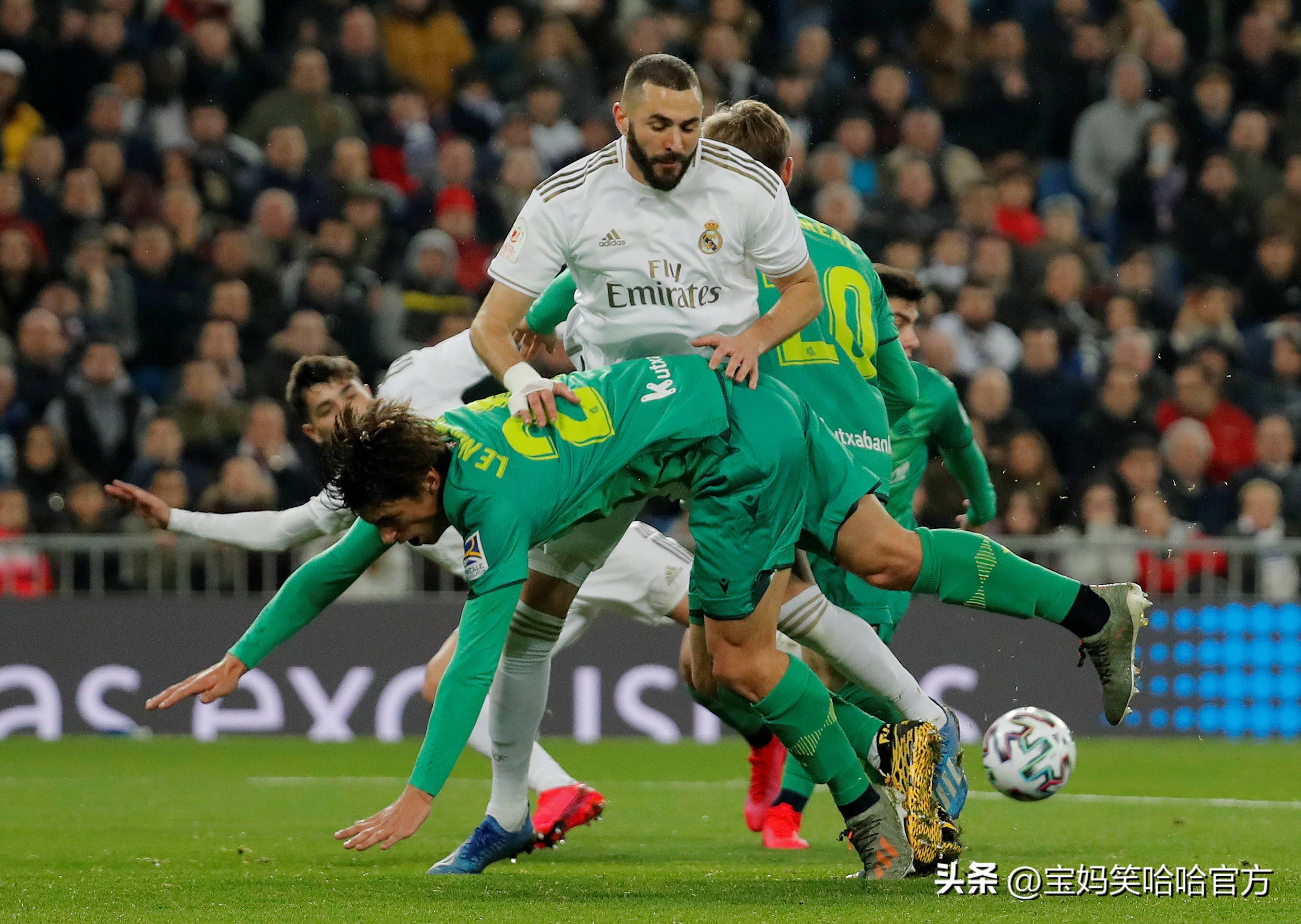 爱游戏官网入口-皇家马德里中场组织发挥出色，帮助球队取胜