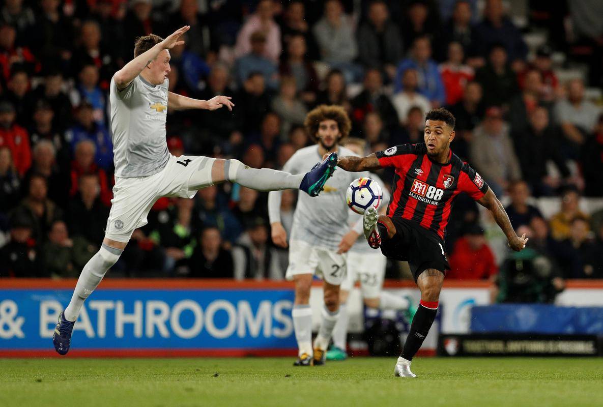 -包含伯恩茅斯前锋连场斩获进球的词条