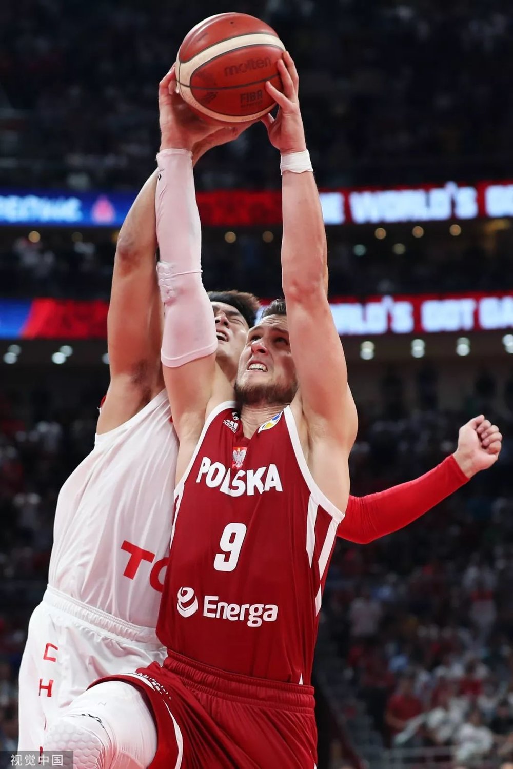 爱游戏登录入口-拉丁美洲篮球联赛球员夺得国家联赛冠军