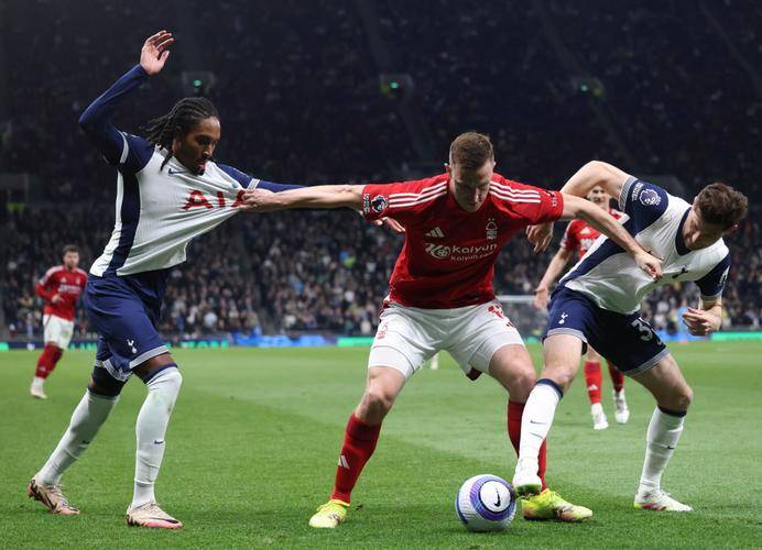 斯旺西主场逼平富勒姆,延续不败状态的简单介绍 斯旺西主场逼平富勒姆,延续不败状态的简单介绍