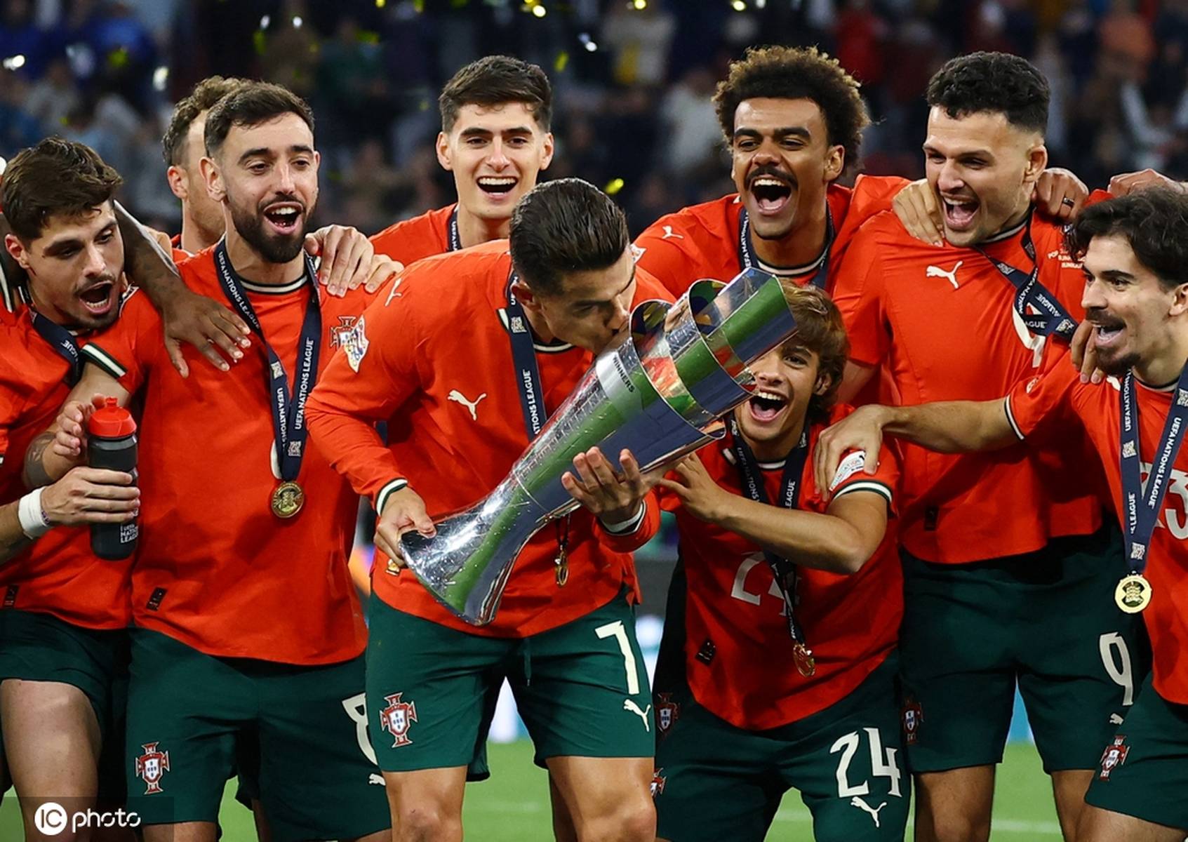 C罗破门带队获胜,助力球队晋级 C罗破门带队获胜,助力球队晋级