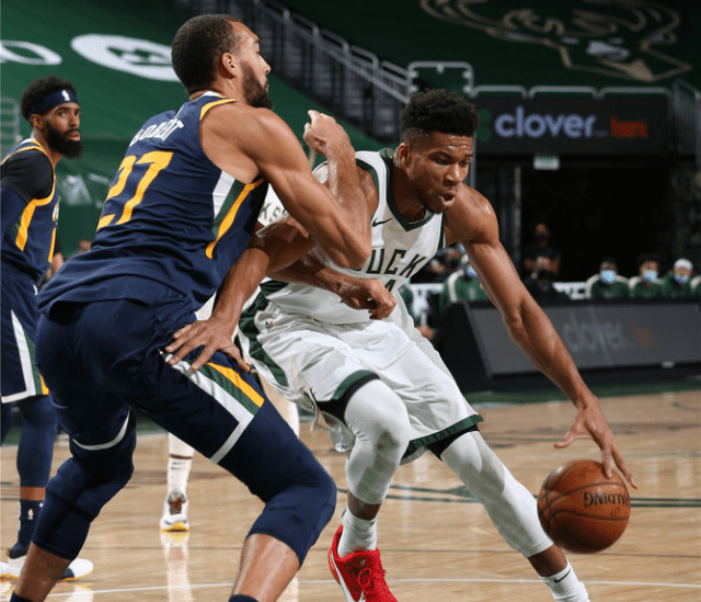 绿军力克雄鹿,奏响胜利乐章的简单介绍 绿军力克雄鹿,奏响胜利乐章的简单介绍