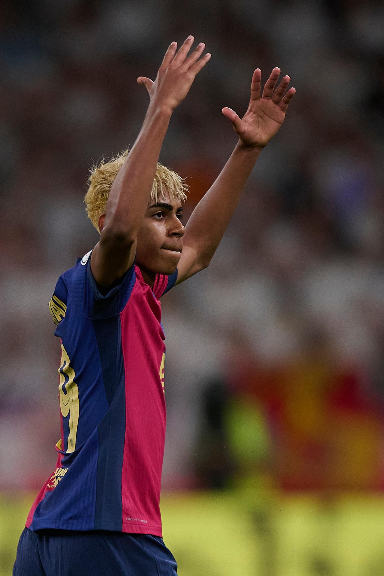 爱游戏-巴萨主教练赞誉球队表现，盼取更多胜利