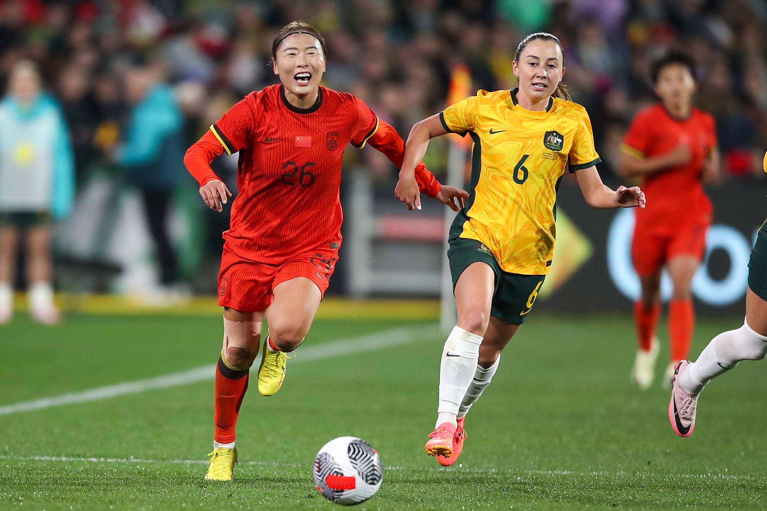 足球比赛:女队员们展现让人惊艳的实力 足球比赛:女队员们展现让人惊艳的实力