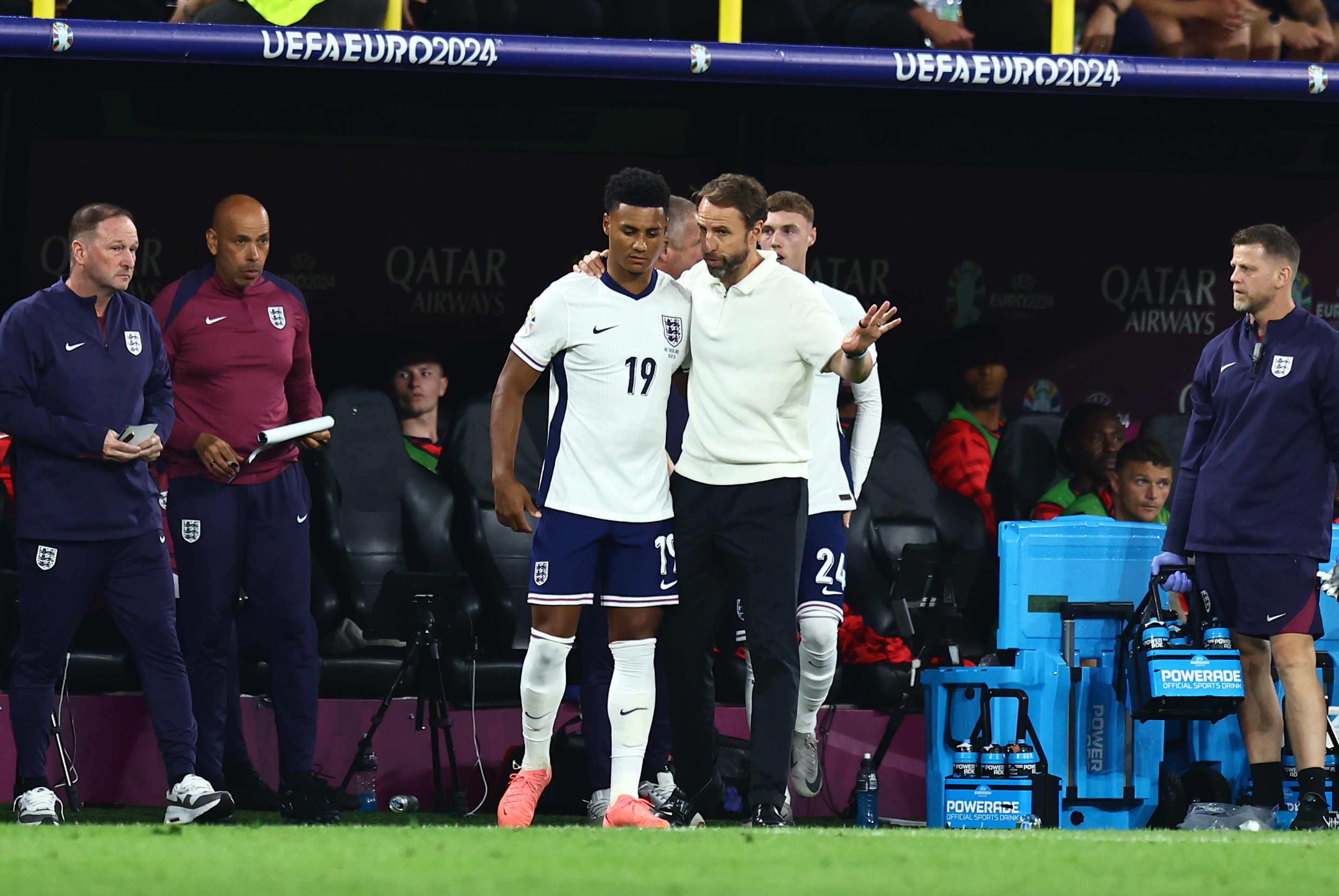 爱游戏官网入口-英格兰队在欧预赛中重演传奇逆转